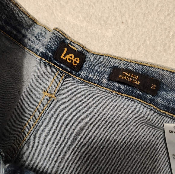 💙NWT Lee Modern Vintage High Rise No Stretch, Pleated Mom Jean, Acid Wash, 29 - Picture 7 of 15